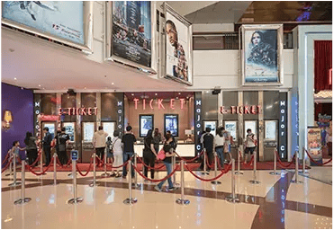 Curved-Image-middle-peopleentry